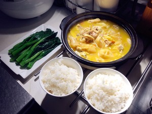 金汤花胶炖鸡煲
