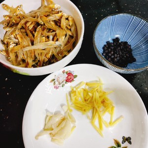 爆炒小鱼干