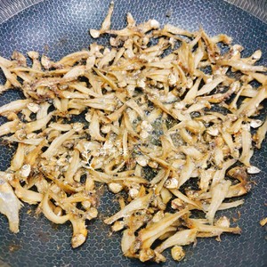 爆炒小鱼干