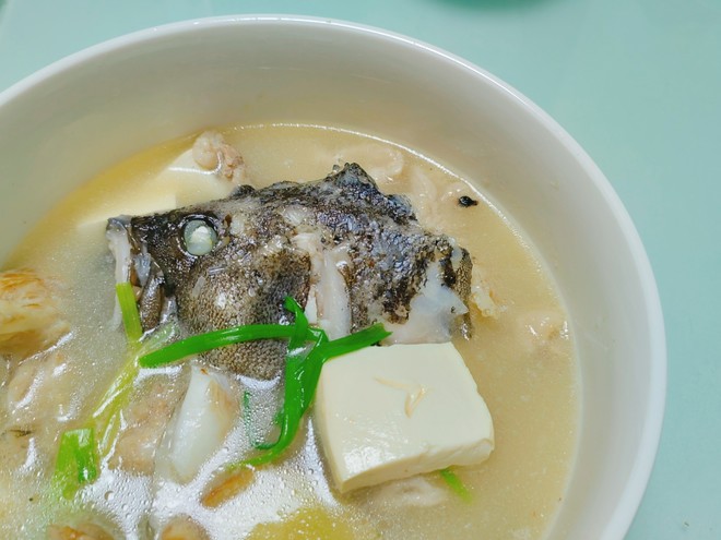 石斑鱼头豆腐汤