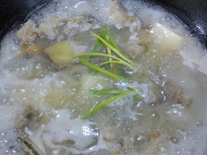 石斑鱼头豆腐汤
