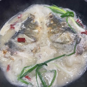 ?一点腥味都没有的家庭版红烧鱼头，下酒简直太棒了