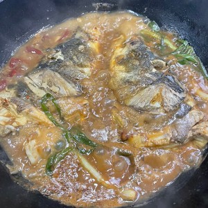 ?一点腥味都没有的家庭版红烧鱼头，下酒简直太棒了