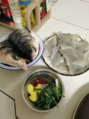 鱼头粉皮煲（超级下饭）