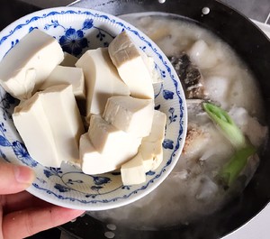 奶白鱼头汤（鲜）