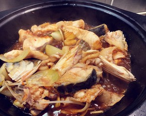 不煎不炸、软软嫩嫩酱烧吮指鱼头