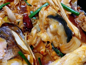 不煎不炸、软软嫩嫩酱烧吮指鱼头