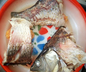 啤酒、郫县豆瓣酱炖淡水鱼