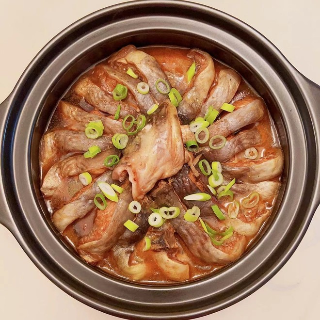 砂锅焗清江鱼（淡水鱼）