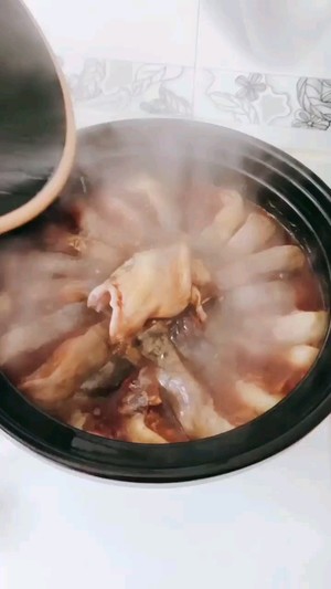 砂锅焗清江鱼（淡水鱼）