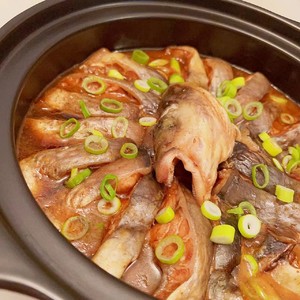 砂锅焗清江鱼（淡水鱼）
