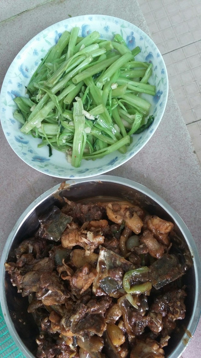 水鱼焖鸡