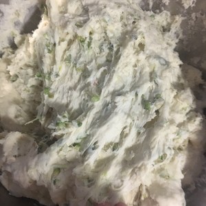 槐树花的最经典吃法一一槐树花馒头