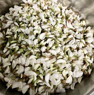 我最爱的炒洋槐花（附蒸法，非常松散）