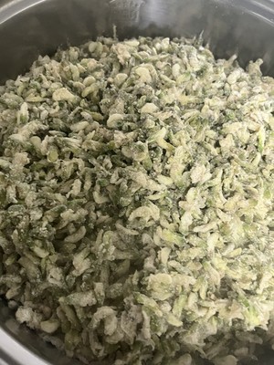 我最爱的炒洋槐花（附蒸法，非常松散）