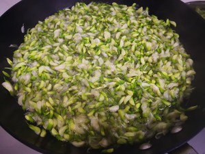 槐花三鲜饺子