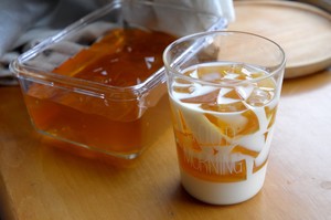 比奶茶还好喝的茉莉花茶冻鲜奶｜茶冻撞奶