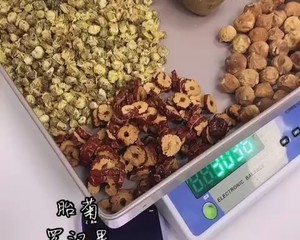 超级简单适合家庭的正宗广式罗汉果菊花凉茶