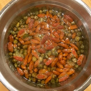 菊花枸杞茶：平肝明目，清热解毒