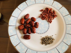 红枣枸杞野菊花茶