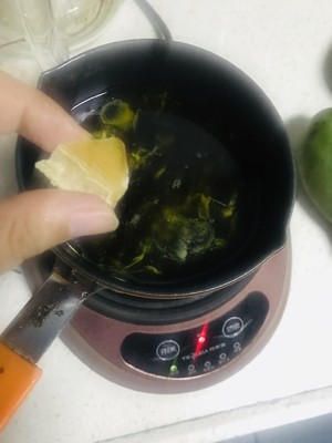 浓郁的艾草薄荷膏