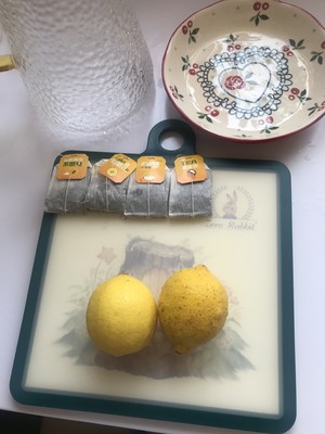 简易柠檬红茶  不输维他家哦