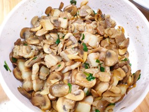 健康营养吃了还想吃的双孢菇炒肉(杏鲍菇炒肉)