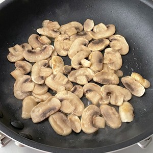 鲜美无比～汤都秒光‼️口蘑清汤面