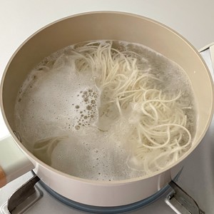 鲜美无比～汤都秒光‼️口蘑清汤面