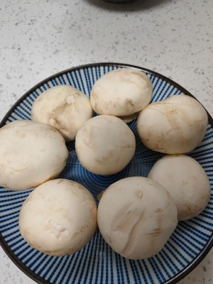 鲜掉眉毛口蘑汤