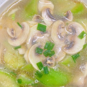 用一种调味料做丝瓜口蘑鲜汤