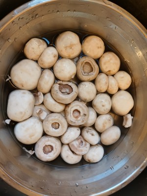 素炒鲜口蘑（白蘑菇），快手家常菜
