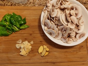 素炒鲜口蘑（白蘑菇），快手家常菜
