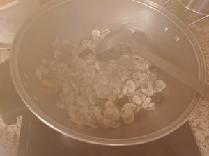 素炒鲜口蘑（白蘑菇），快手家常菜