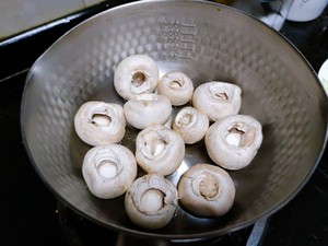 明明是素汤 却鲜得像鸡汤一样的「口蘑汤」