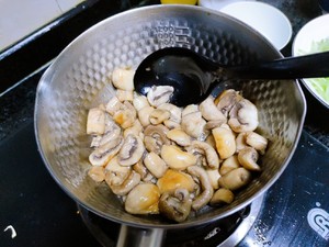 明明是素汤 却鲜得像鸡汤一样的「口蘑汤」