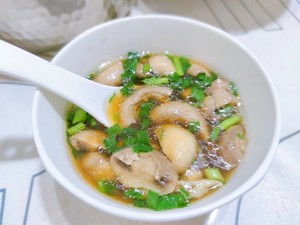 明明是素汤 却鲜得像鸡汤一样的「口蘑汤」