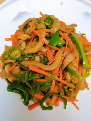 素?青椒茄子丝、番茄炒荀瓜、袖珍菇炖豆腐、炒面?感恩吃素?