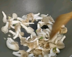 鲜！凤尾菇肉沫汤