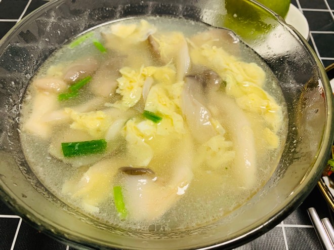 快手汤——秀珍菇鸡蛋汤