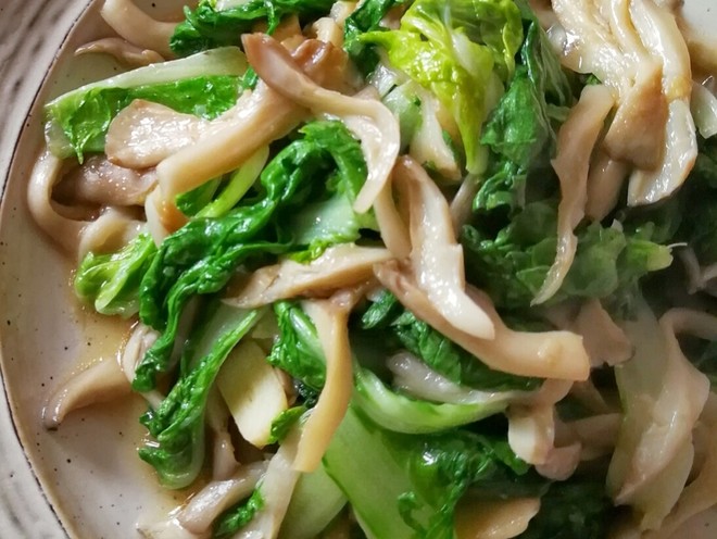 姬菇炒小白菜