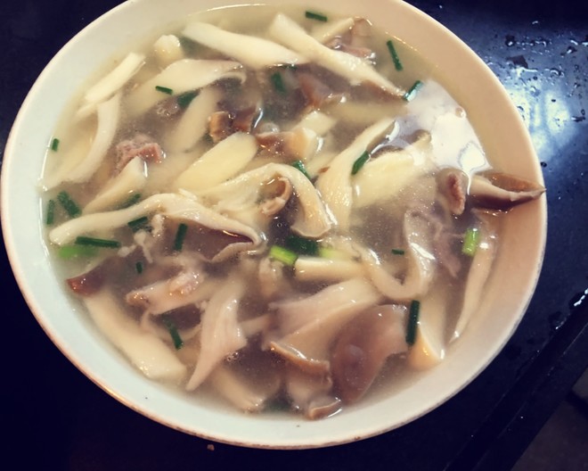 秀珍菇肉片汤