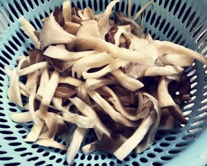 秀珍菇肉片汤