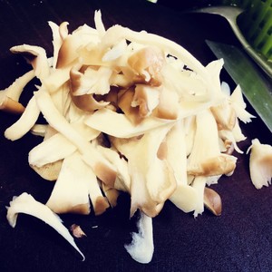 秀珍菇肉片汤
