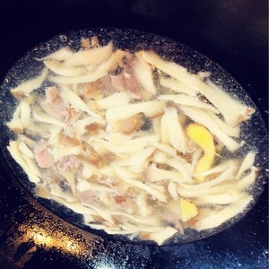 秀珍菇肉片汤