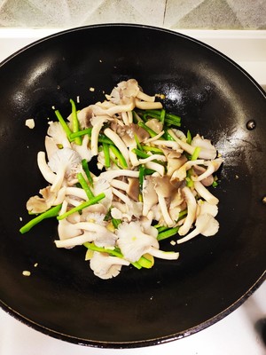 秀珍菇炒鸡蛋