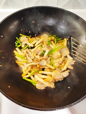 秀珍菇炒鸡蛋
