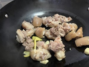 蚝豉花胶发菜猪手