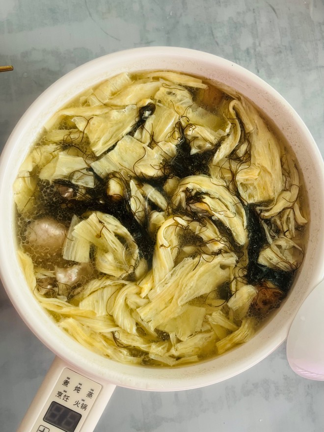 老广年夜饭-蚝豉发菜腐竹汤