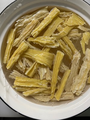 老广年夜饭-蚝豉发菜腐竹汤